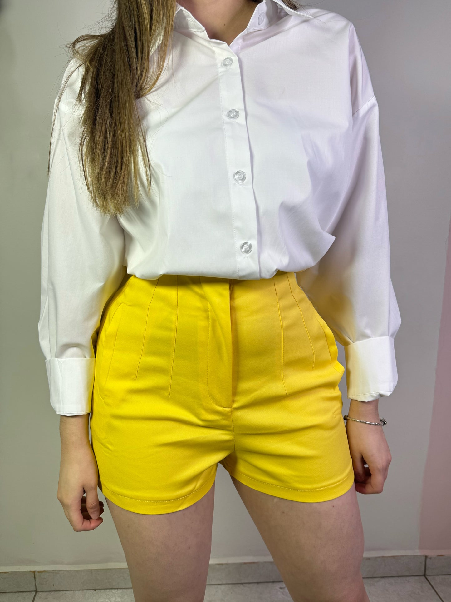 Short pinzas amarillo