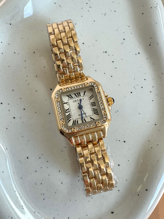 Reloj de moda dorado