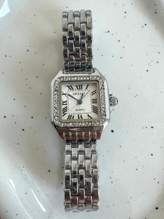 Reloj de moda plateado